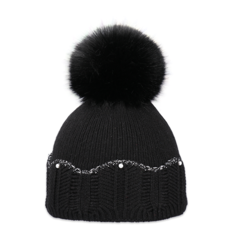 Dětská čepice s kožešinovou bambulí a perličkami